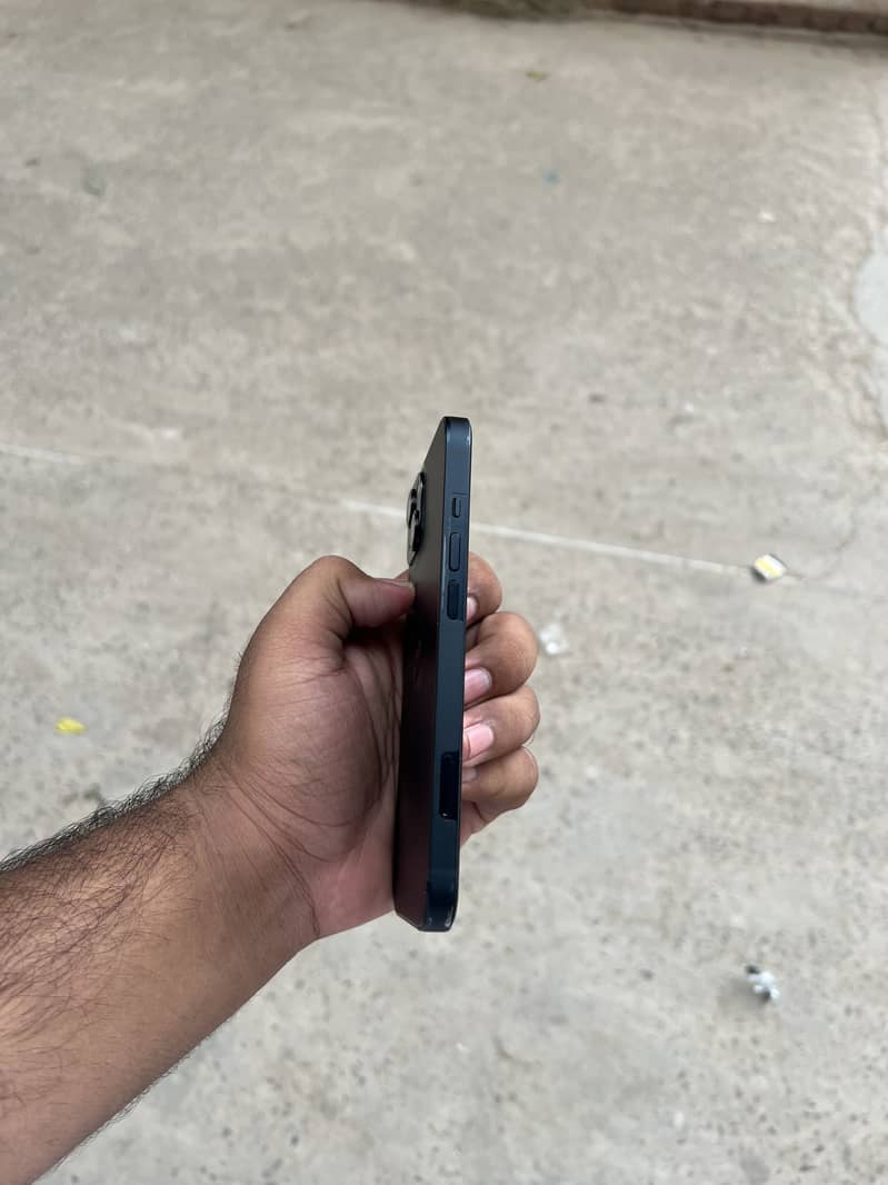 Apple iPhone 13 1