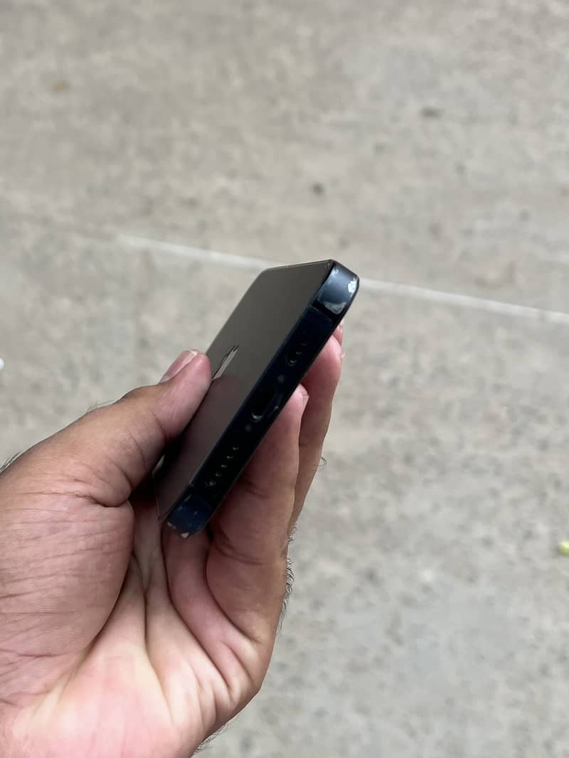 Apple iPhone 13 2