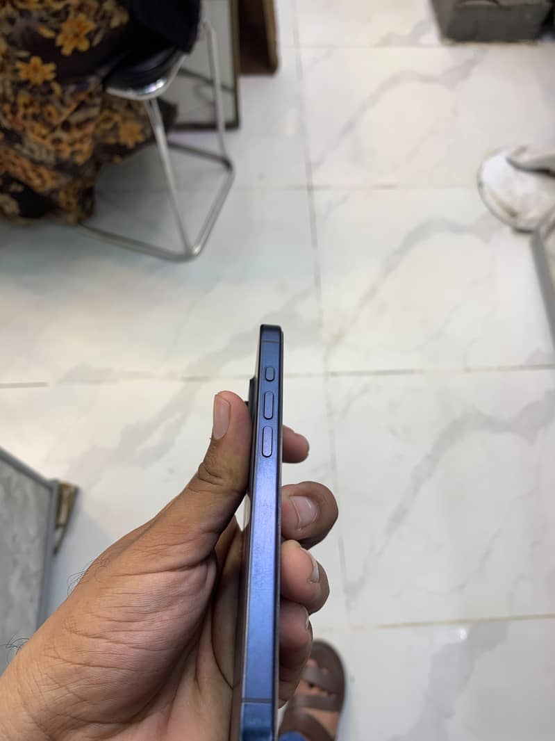 Apple iPhone 15 Pro 2