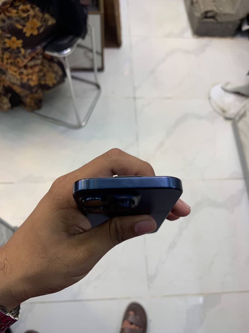Apple iPhone 15 Pro 4