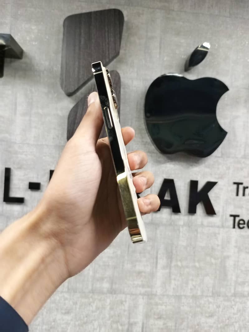 Apple iPhone 14 Pro 2