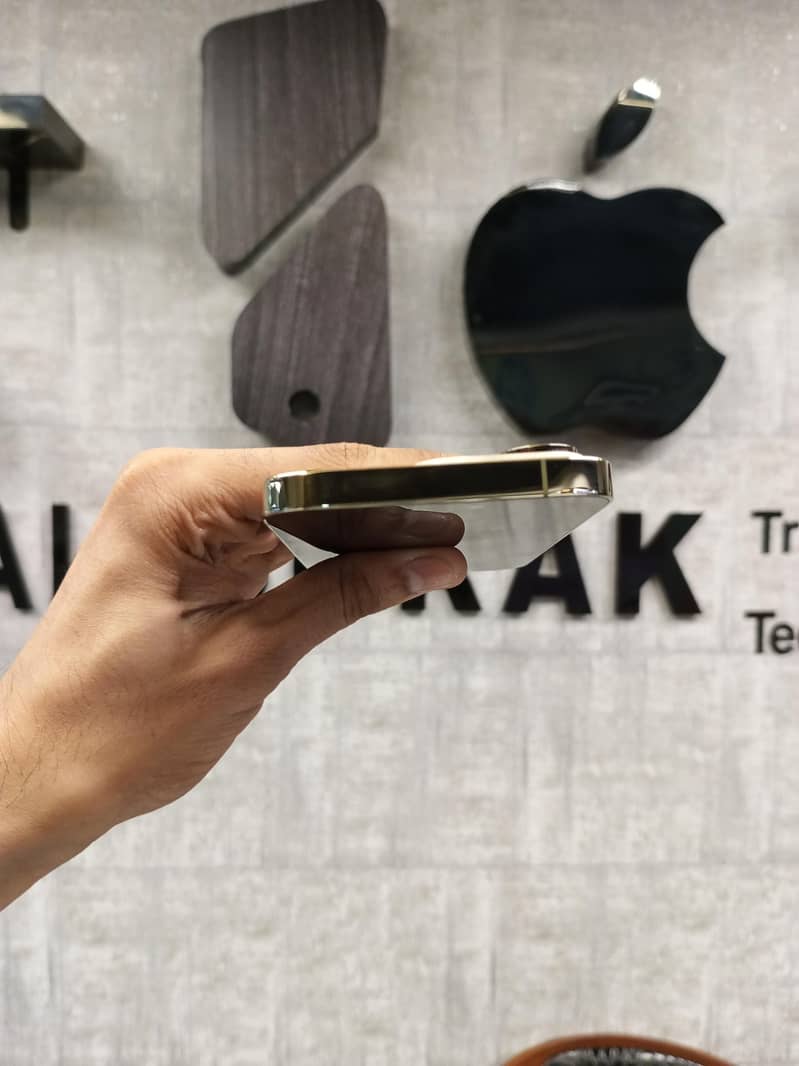 Apple iPhone 14 Pro 4