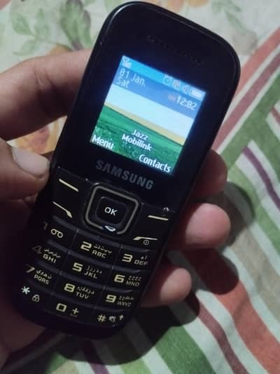 Samsung mobile 1 SIM wla hai pta ok pic me dekhlo Samsung mobile 1 SIM wla hai pta ok pic me dekhlo