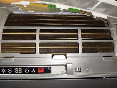 Gree 1 ton d,c inverter wifi