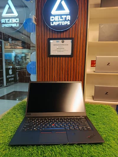 Lenovo X1 Carbon | i5-8th gen | 8GB Ram and 256GB SSD | FHD Backlit