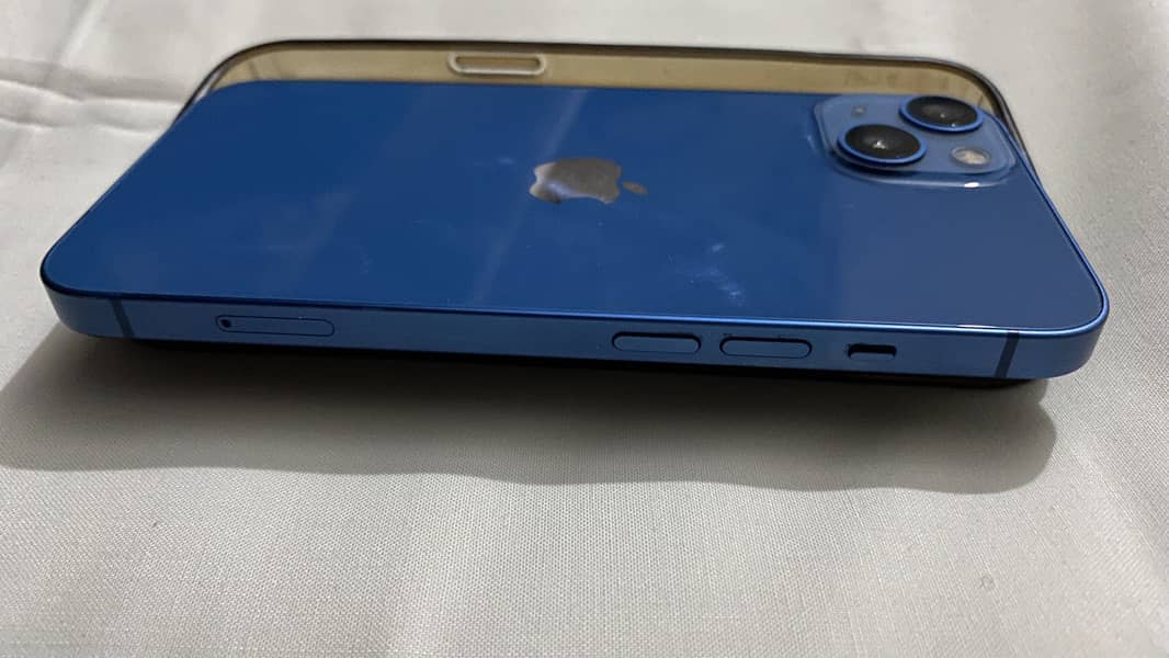 Apple iPhone 13 2