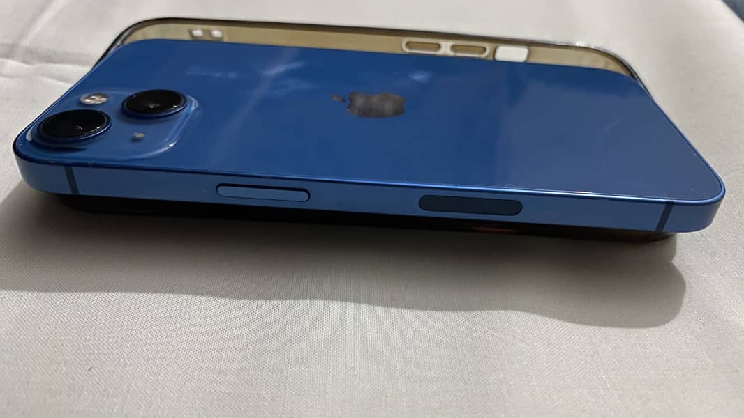 Apple iPhone 13 3