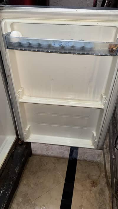 refrigerator (( urgent sale ))