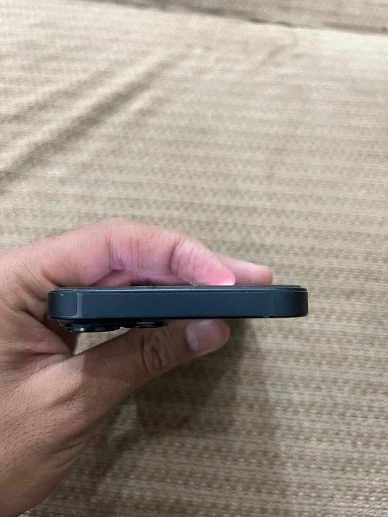 Apple iPhone 14 12