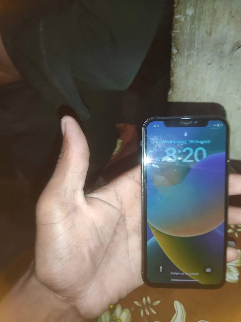 Apple iPhone X 4