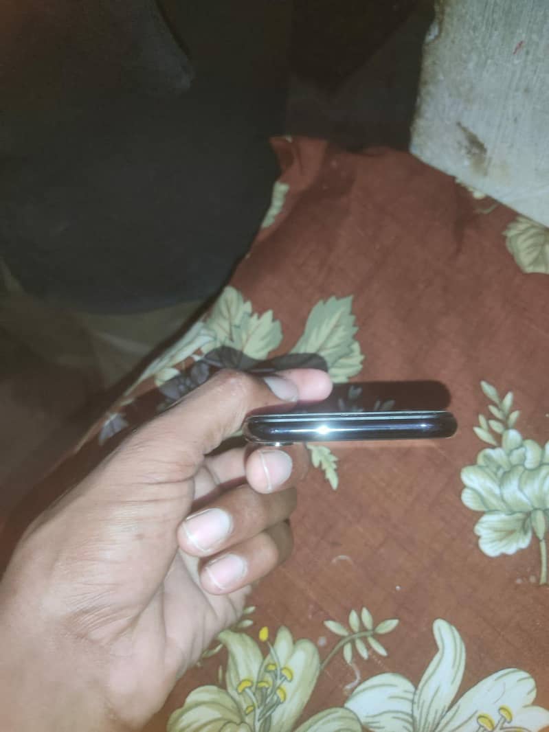 Apple iPhone X 5