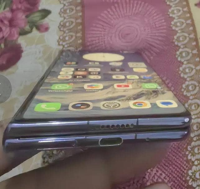Honor Magic V2 4