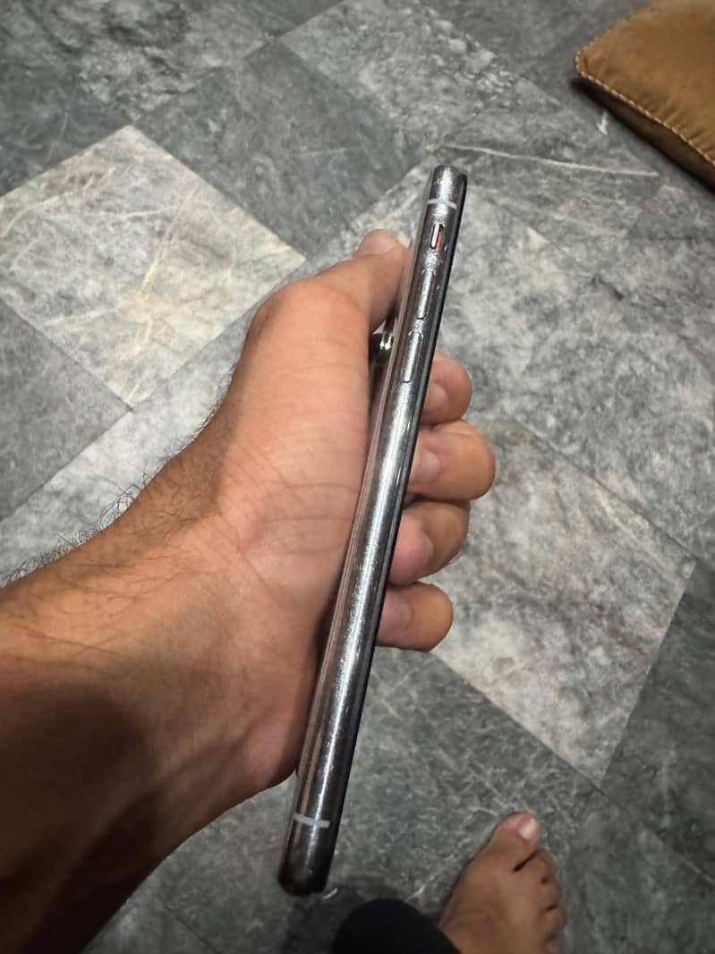 Apple iPhone X 5
