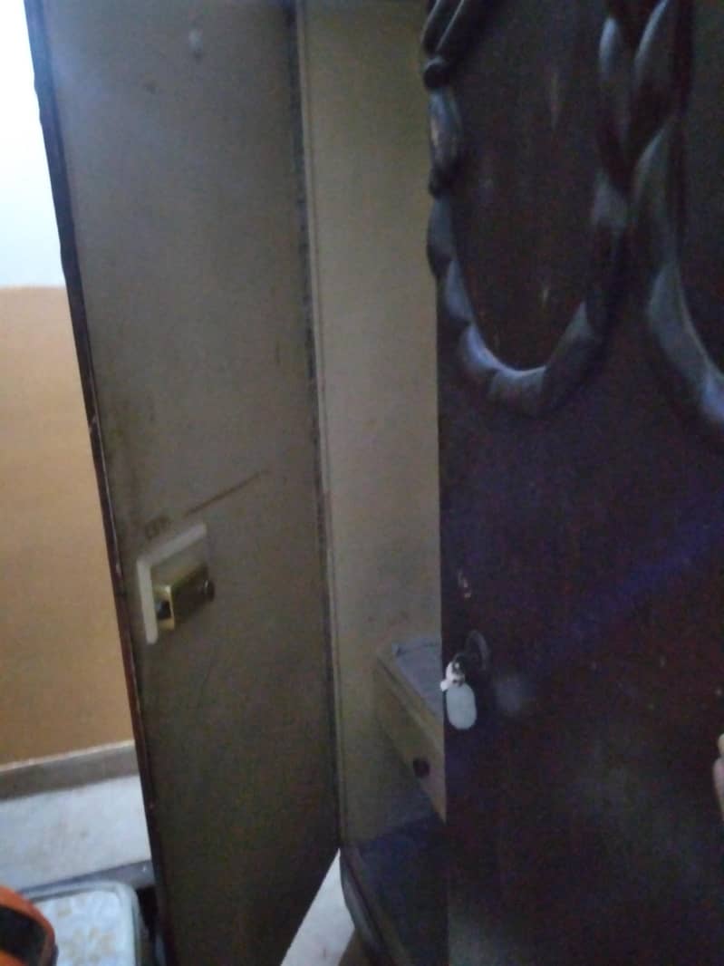 single door 1