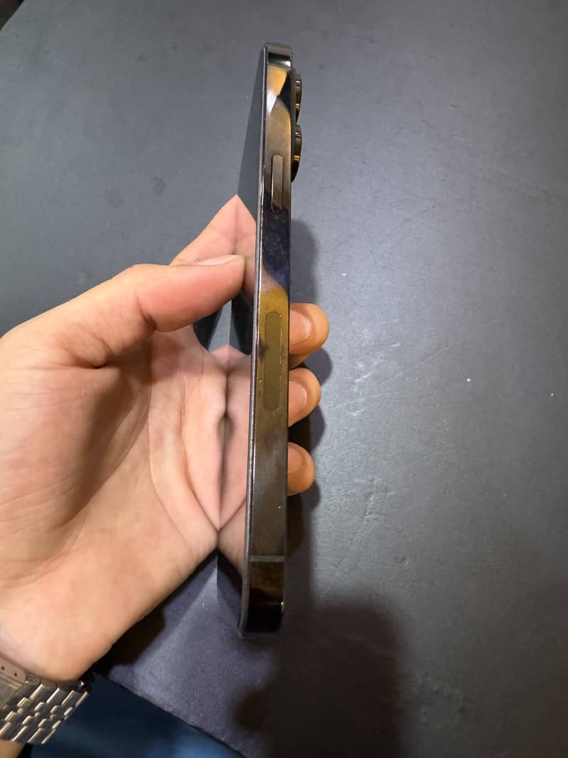 iPhone 14 Pro Max 4