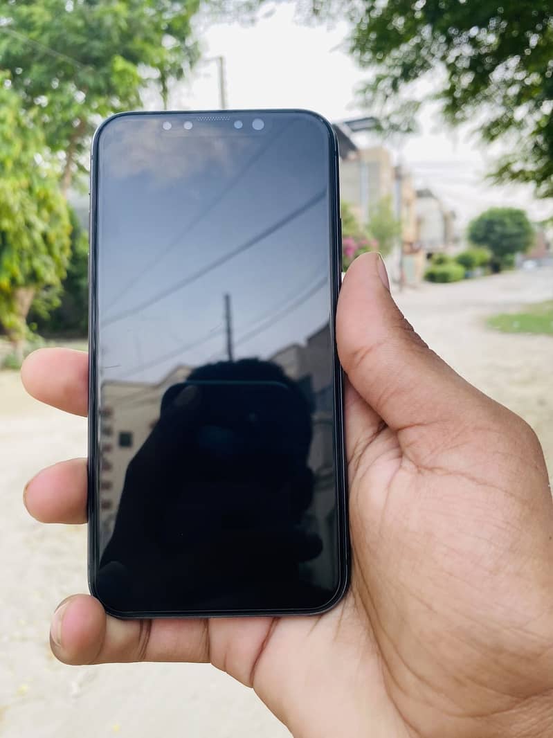 Apple iPhone 11 0