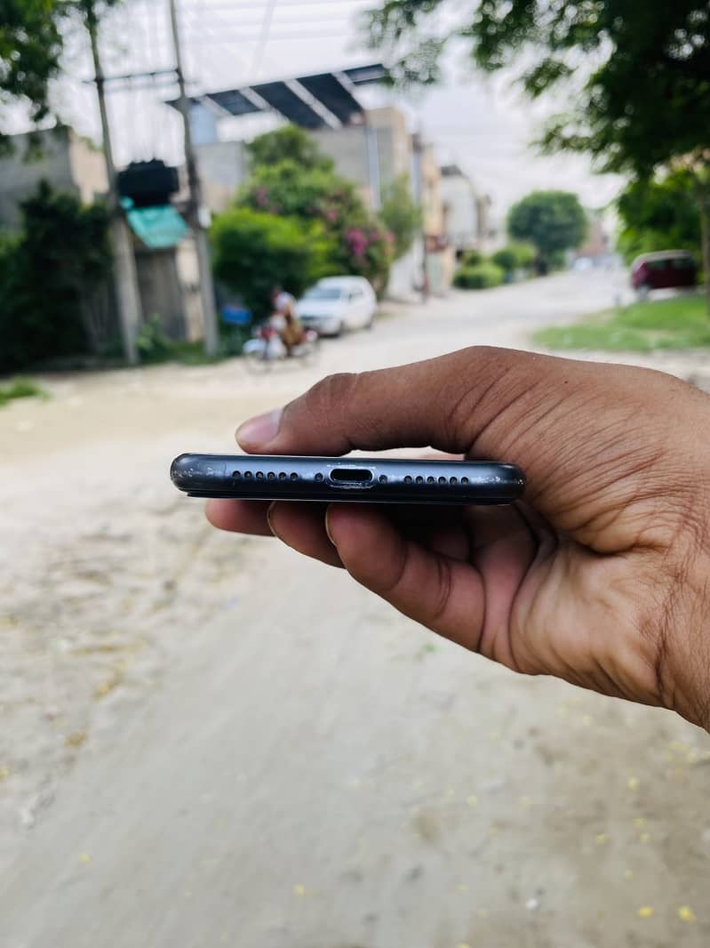 Apple iPhone 11 3