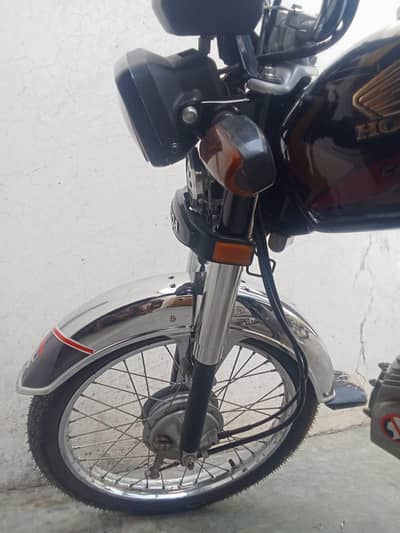 2025/26 h , shoq m new tire dalway h 2no, excellent condition,like new