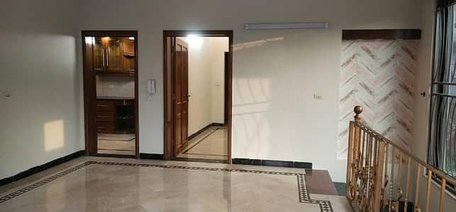 10 Marla Stylish Bungalow With 15kva Solar