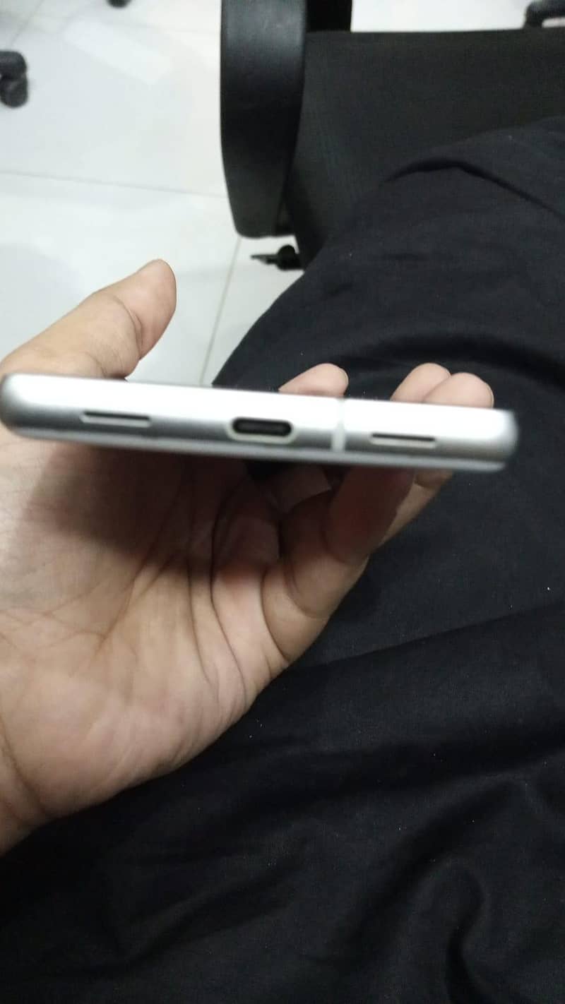 Google Pixel 7a 4