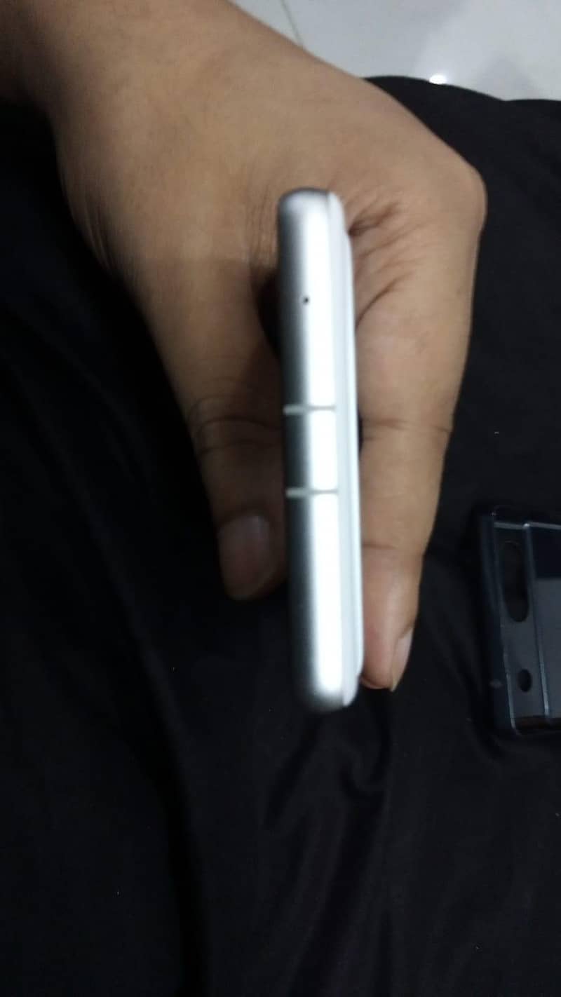 Google Pixel 7a 5