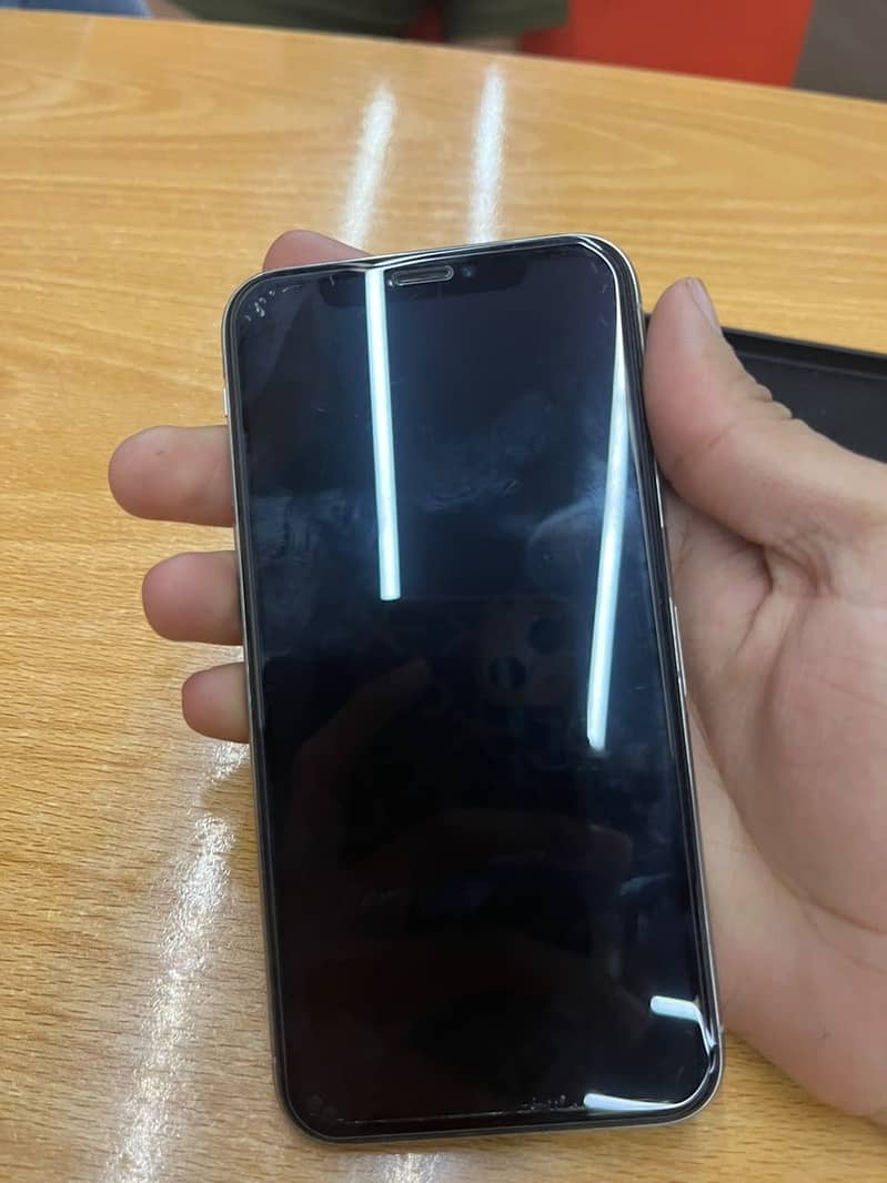 Apple iPhone X 4