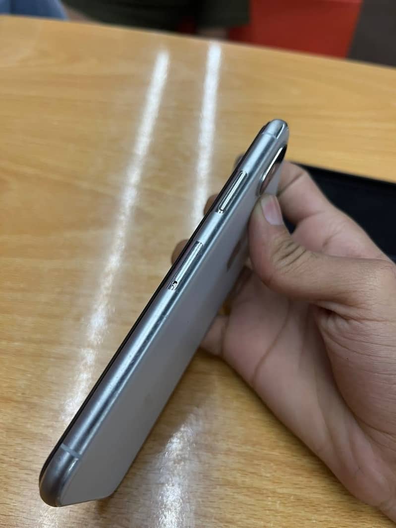 Apple iPhone X 5