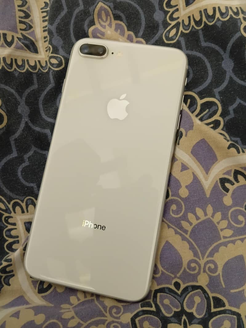 Apple iPhone 8 Plus 1