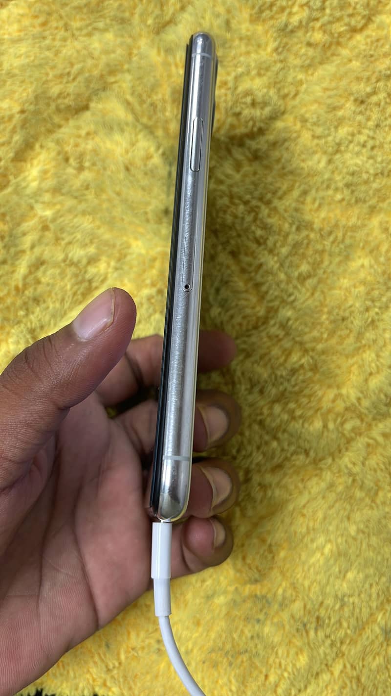 Apple iPhone 11 Pro 2