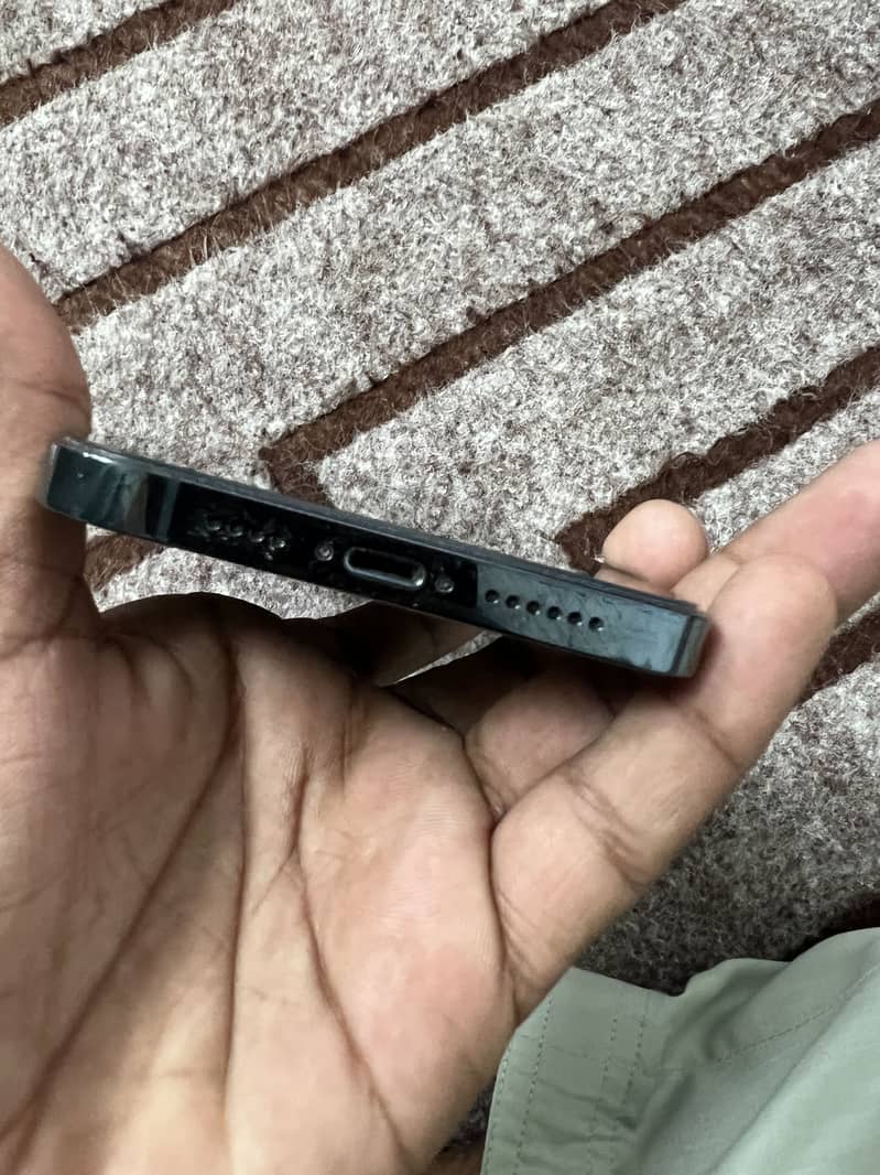 Apple iPhone 11 Pro 4