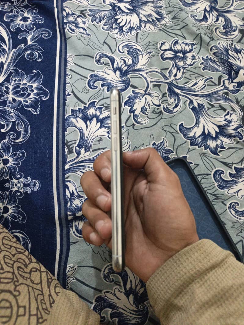 Apple iPhone X 0