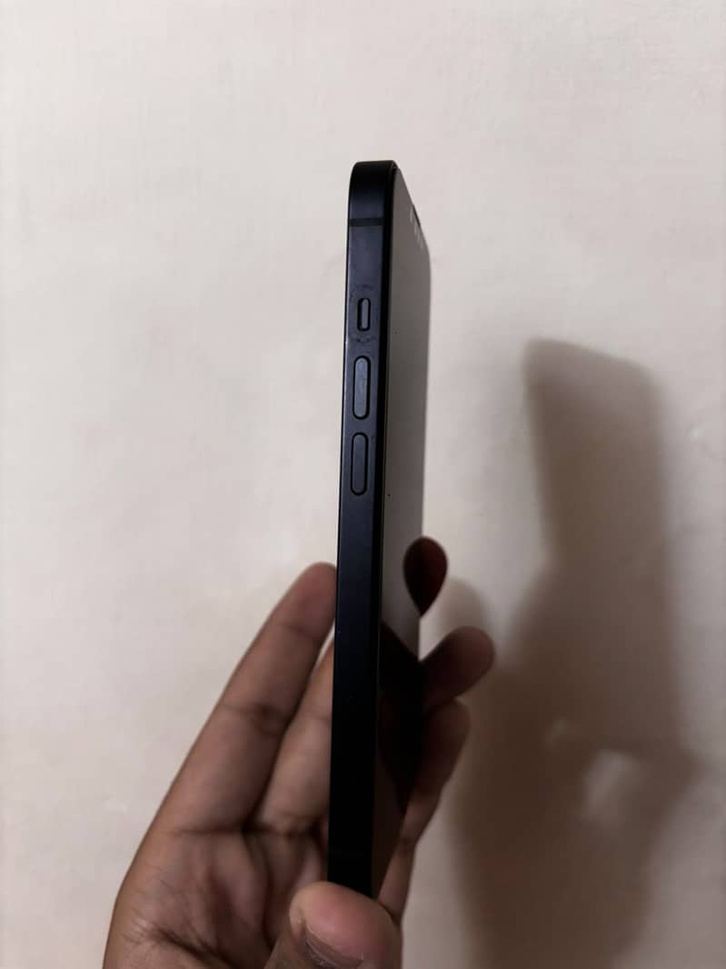 Apple iPhone 13 2