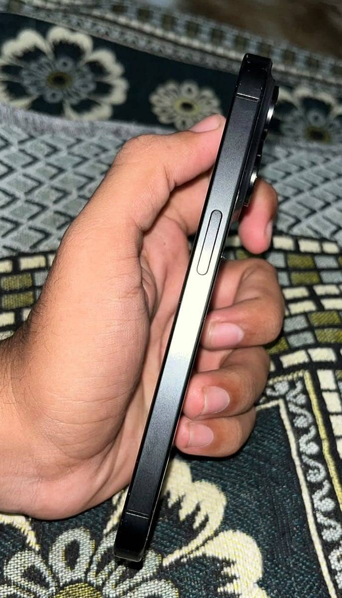 Apple iPhone 15 Pro 6