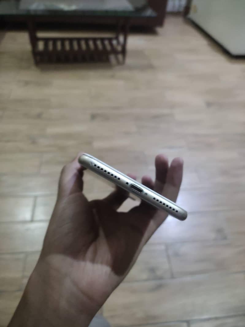 Apple iPhone 7 Plus 6