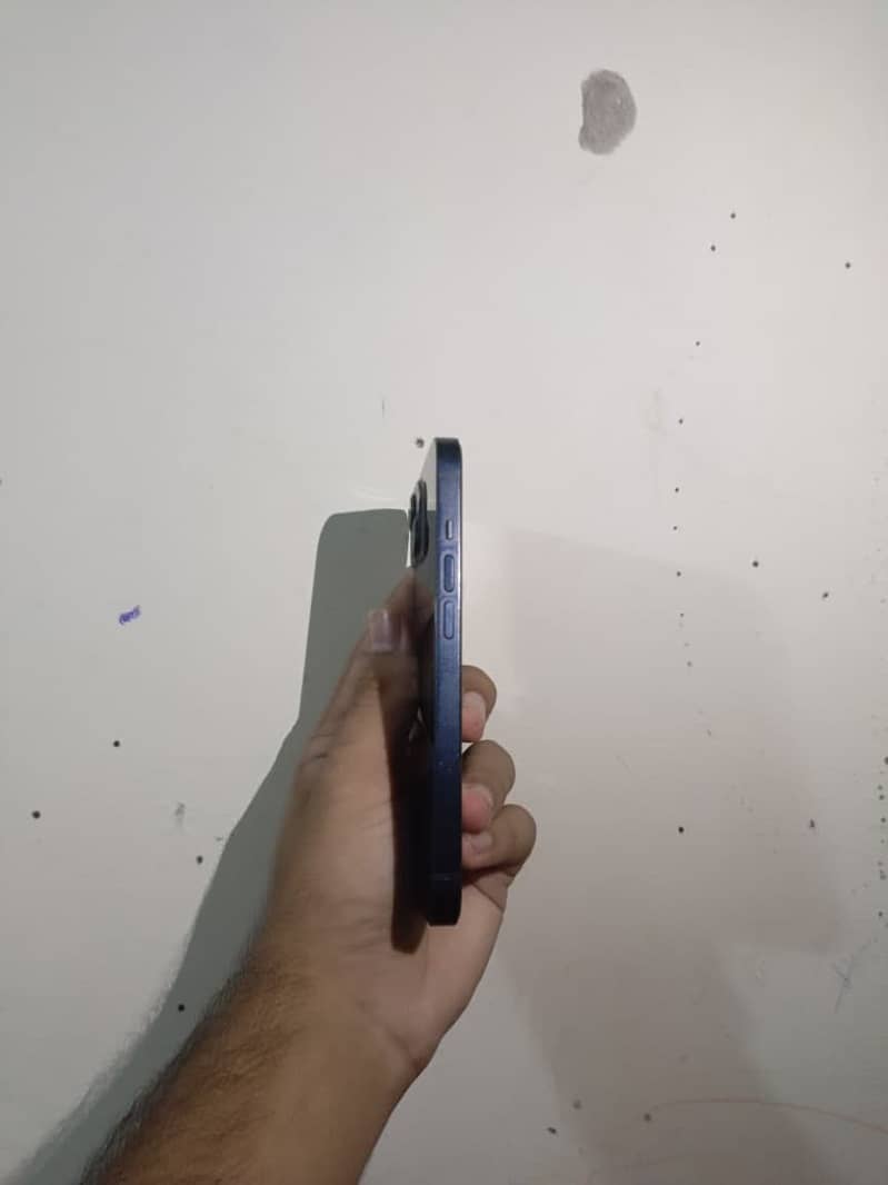 Apple iPhone 13 2