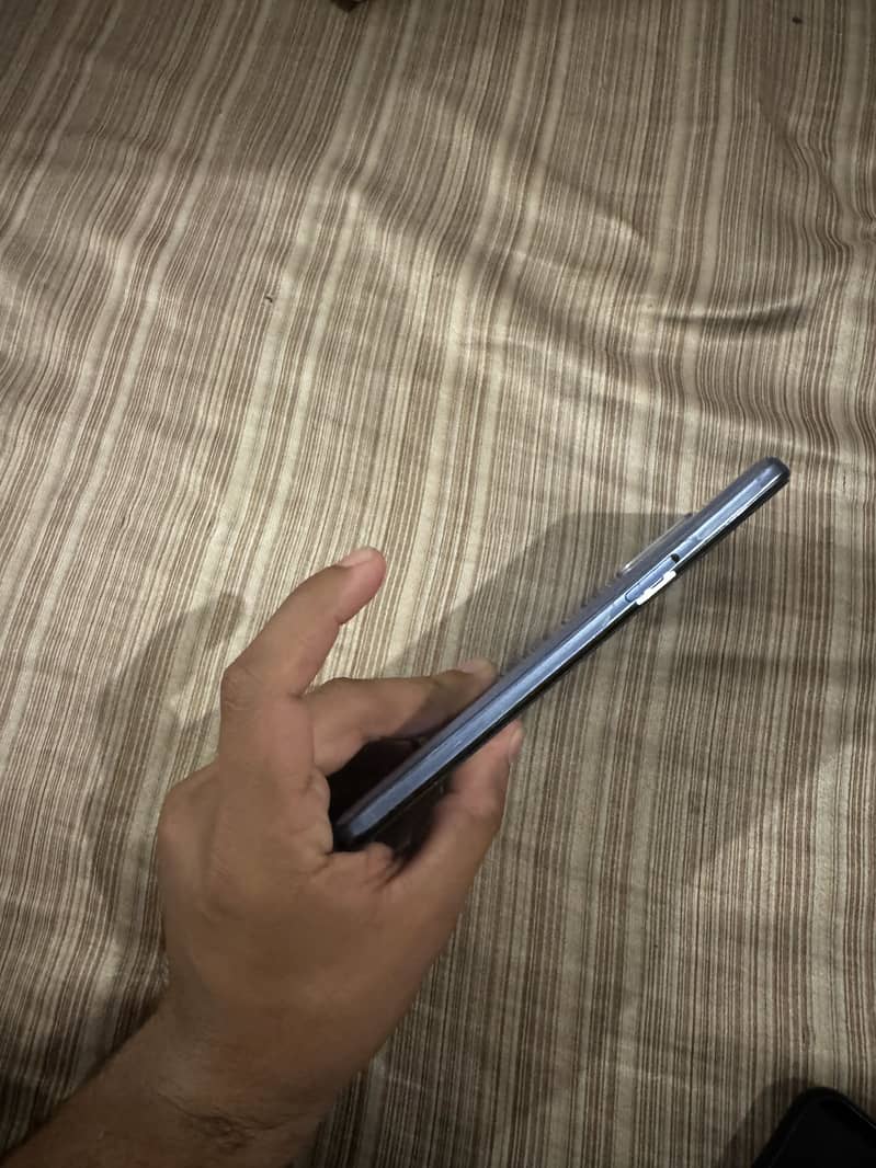 Sharp Aquos Zero 5g 4