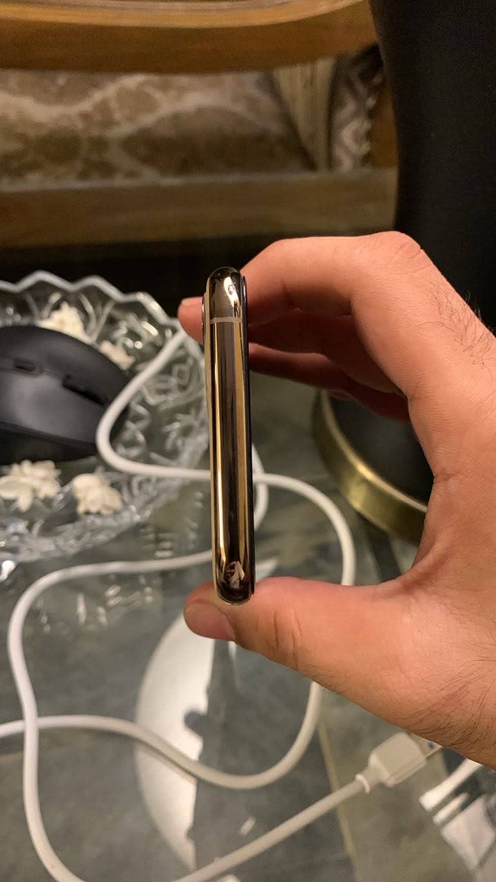 iPhone 11 Pro 4