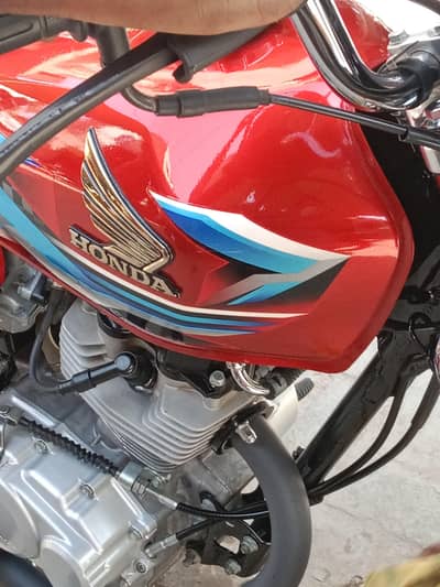 New bike hay. boht thori Chali hay.