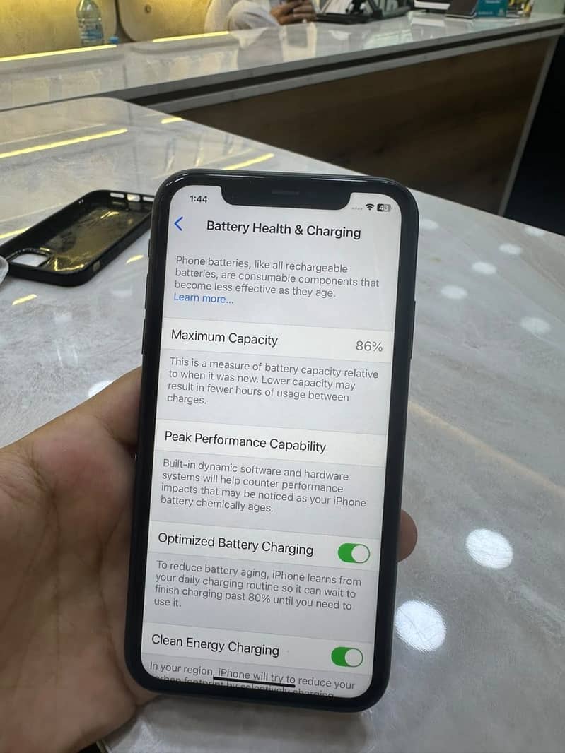 Apple iPhone 11 4