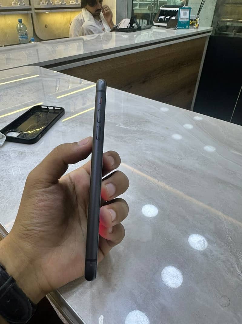 Apple iPhone 11 5