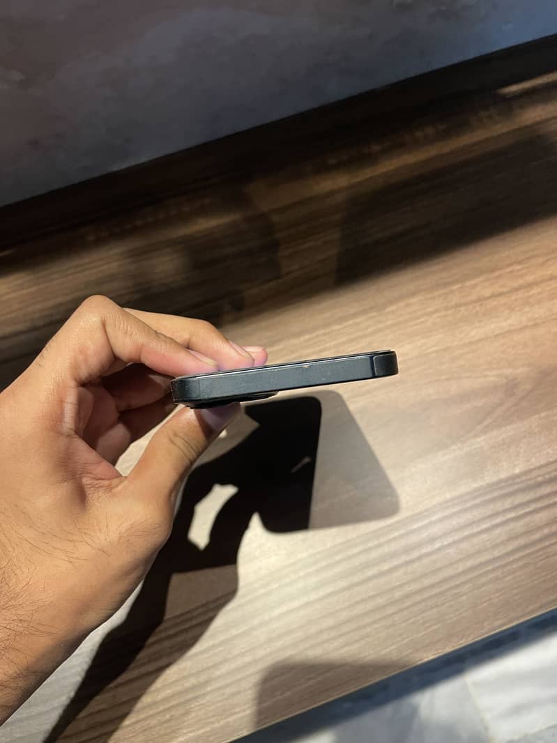 Apple iPhone 13 5