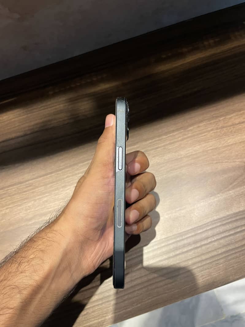 Apple iPhone 13 6