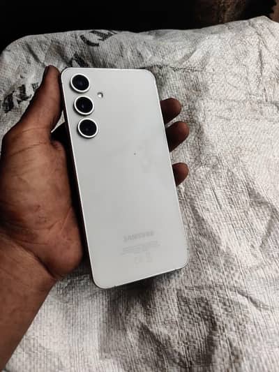 Samsung Mobile S24 fE
