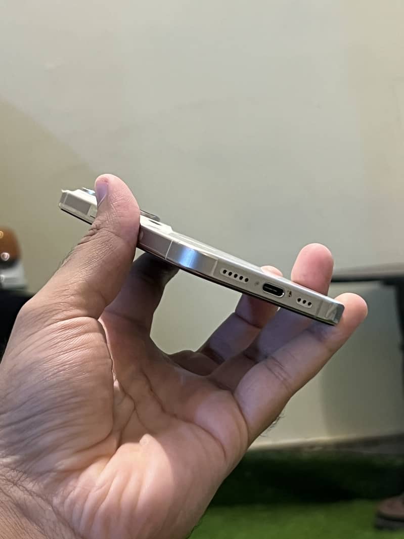 Apple iPhone 15 Pro 2