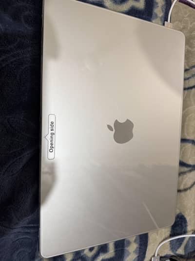 MacBook Air M4 15.3″ — 24GB RAM / 512GB SSD — Starlight