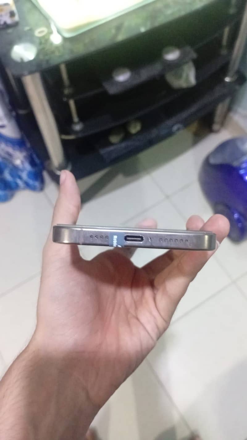 Apple iPhone 16 Pro Max 0