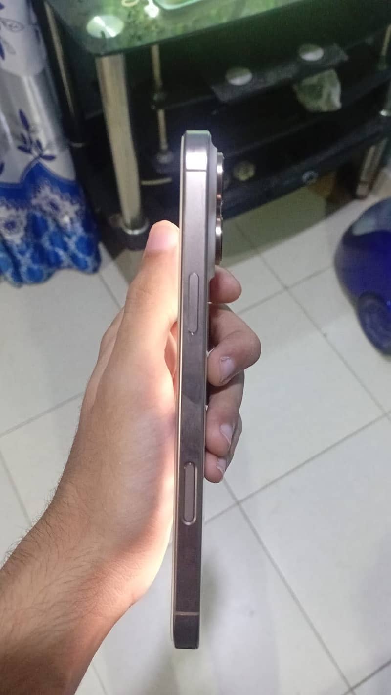Apple iPhone 16 Pro Max 3