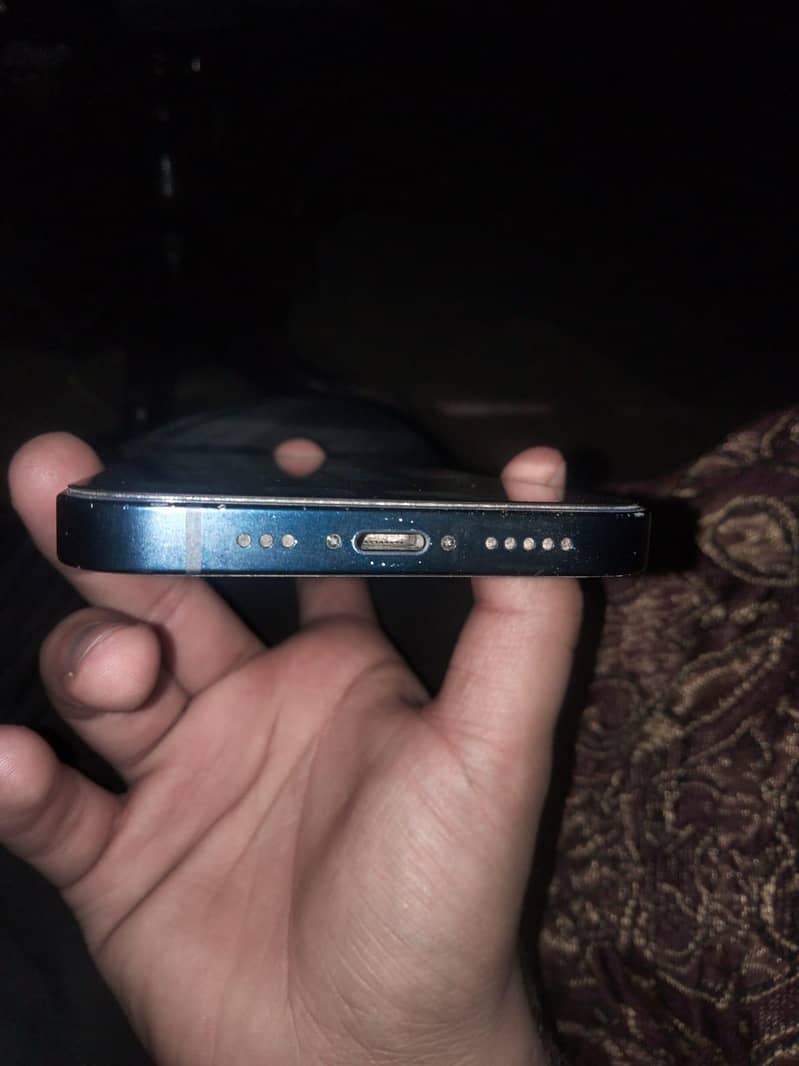 Apple iPhone 13 4