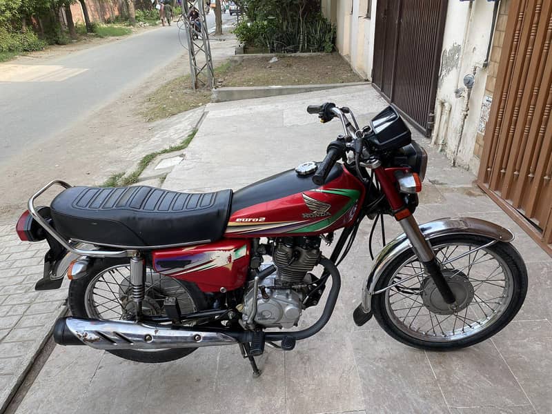 125 2014 model 1