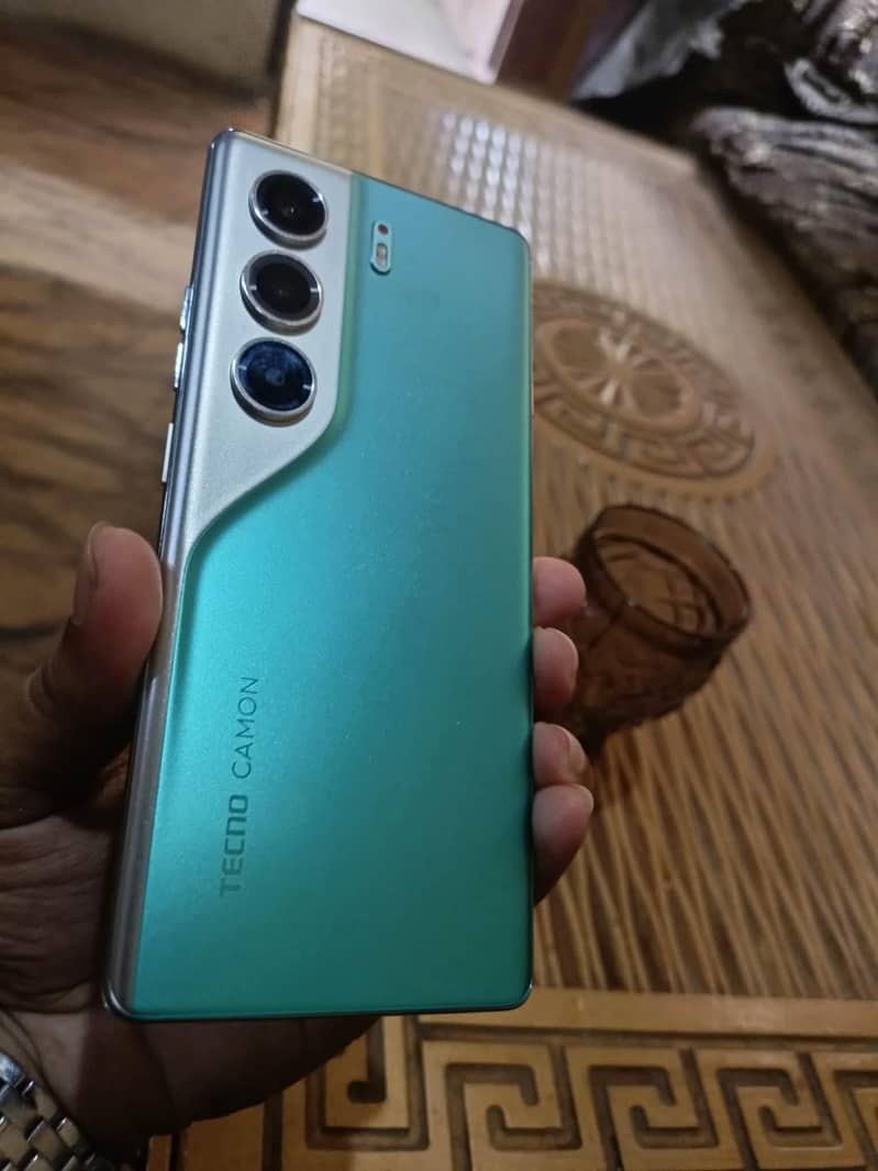 Tecno CAMON 40 Pro 11